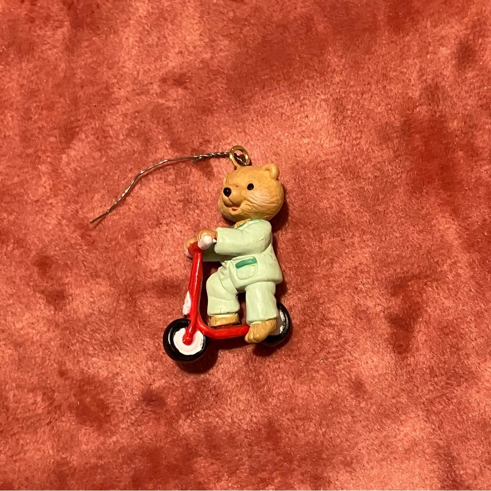1994 Hallmark Keepsake Miniature Scooting Along Ornament